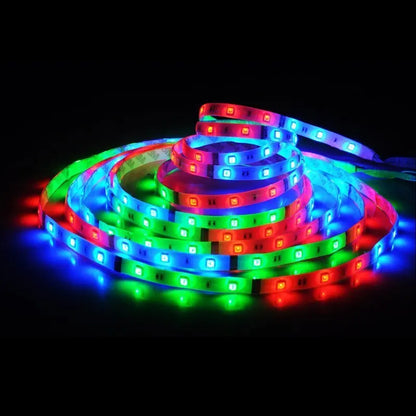 LED svetlobni trak 12V – fleksibilen RGB trak z daljincem in adapterjem | Vodoodporen barvni trak za dekoracijo doma (1–5 m)
