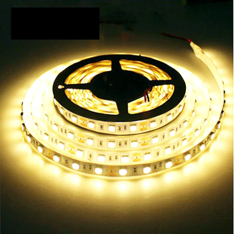 LED svetlobni trak 12V – fleksibilen RGB trak z daljincem in adapterjem | Vodoodporen barvni trak za dekoracijo doma (1–5 m)