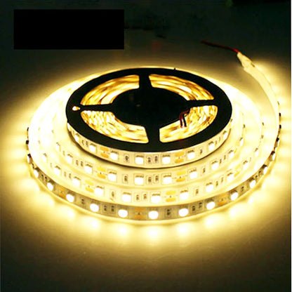 LED svetlobni trak 12V – fleksibilen RGB trak z daljincem in adapterjem | Vodoodporen barvni trak za dekoracijo doma (1–5 m)