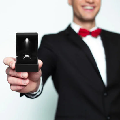 LED nakitna škatlica – elegantna svetlobna predstavitev za uhane, ogrlice in prstane, popolno darilo za zaroko ali posebne priložnosti