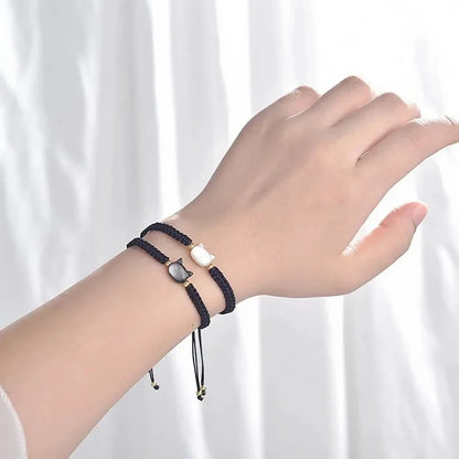 Ročno izdelana zapestnica za pare z obsidijanom in mesečevim kamnom – ljubka črno-bela mačja tematika, idealno darilo za partnerja ali partnerko