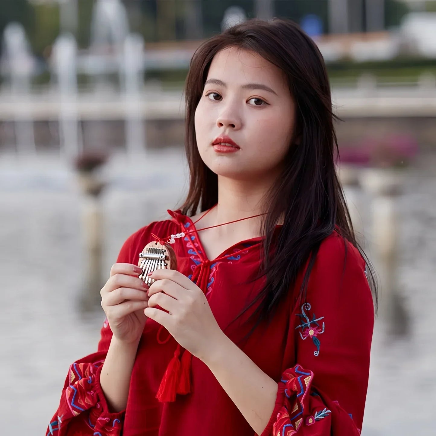 Romantični dar – Prenosna 8-tipkasta Kalimba z učbenikom in škatlo, Akrilna prstna piščal, Popolno glasbeno doživetje za začetnike in skupne trenutke